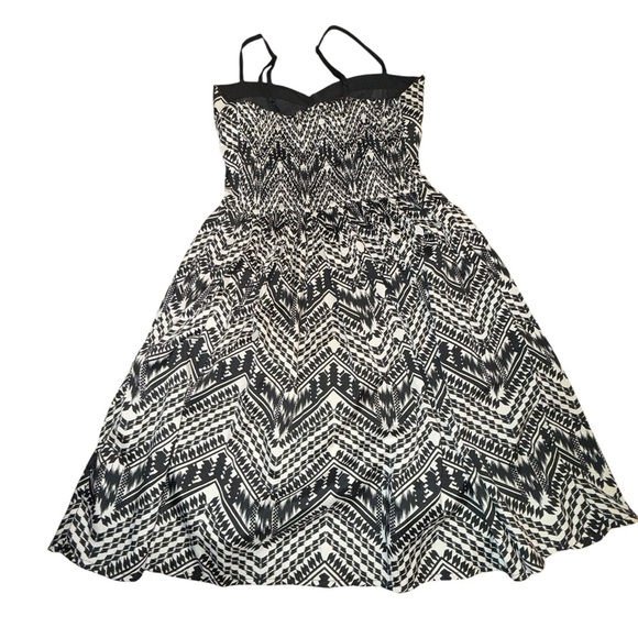 American Rag Black and White Geometric Mini Dress - Picture 4 of 5